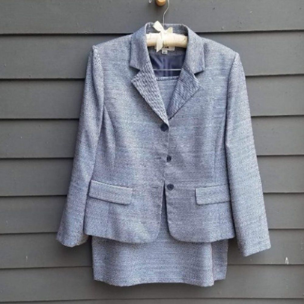 Le Suit Light Gray Tweed Blazer and Skirt Set
